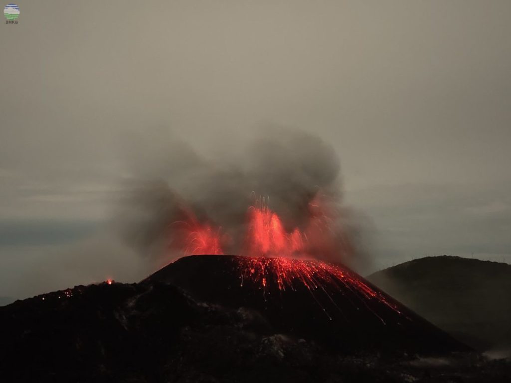 Gunung Ruang Erupsi Lagi.