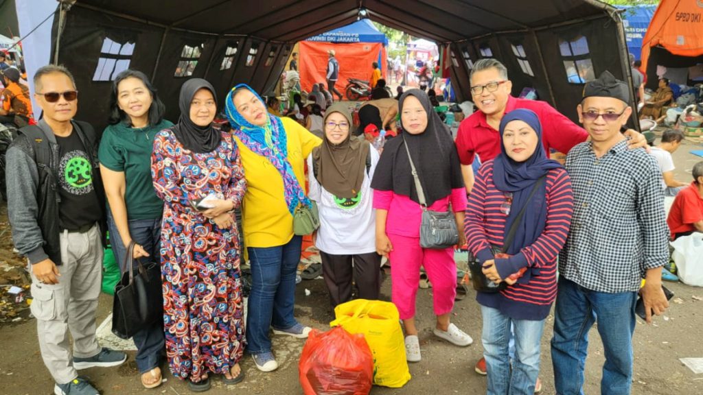 Peduli Kasih Sesama Ikal SMPN 3 Jakarta Berbagi Kepada Korban Kebakaran Manggarai Jakarta.